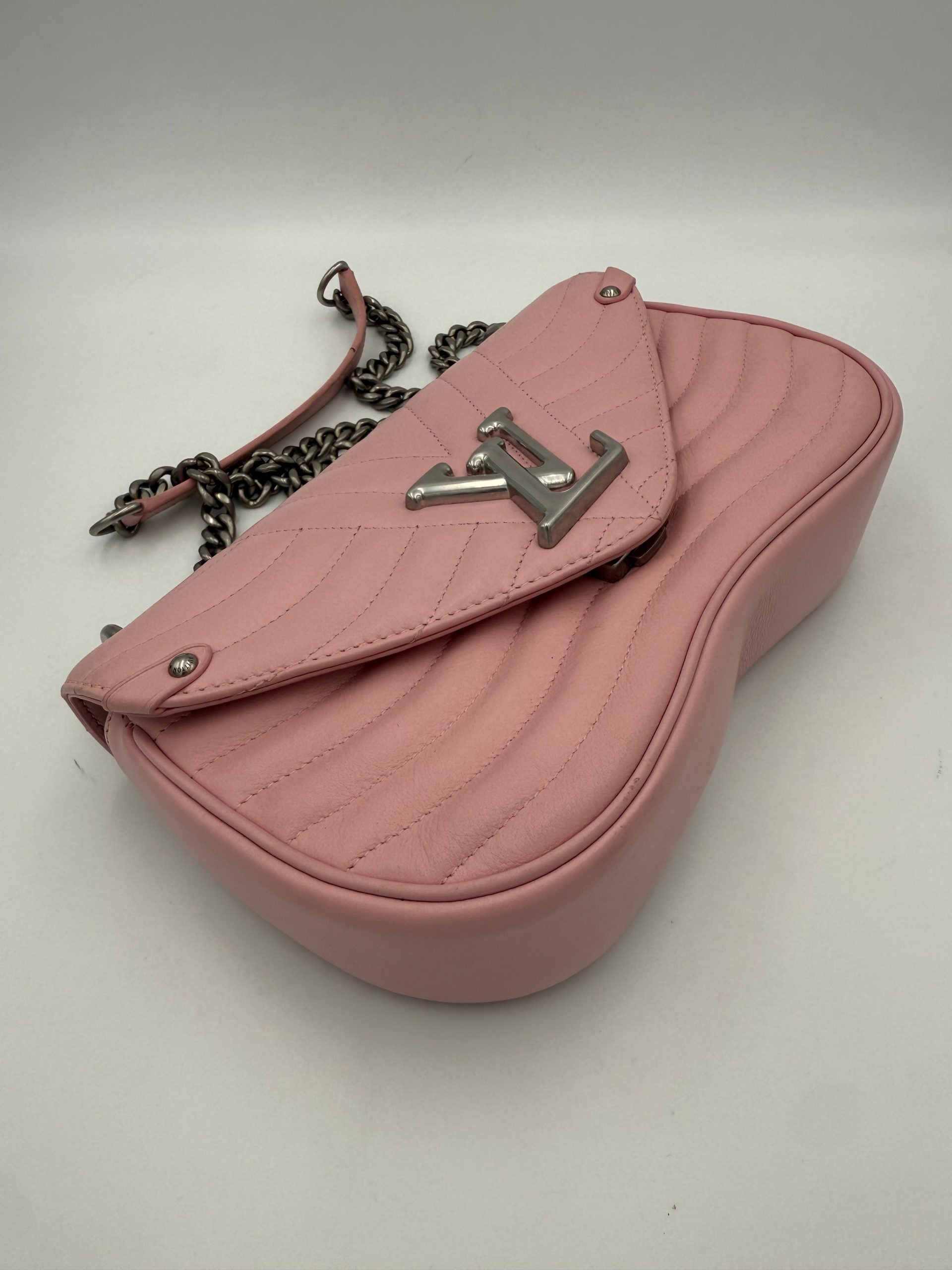 Louis Vuitton LOUIS VUITTON NEW WAVE Rosa MM Leather Handbag