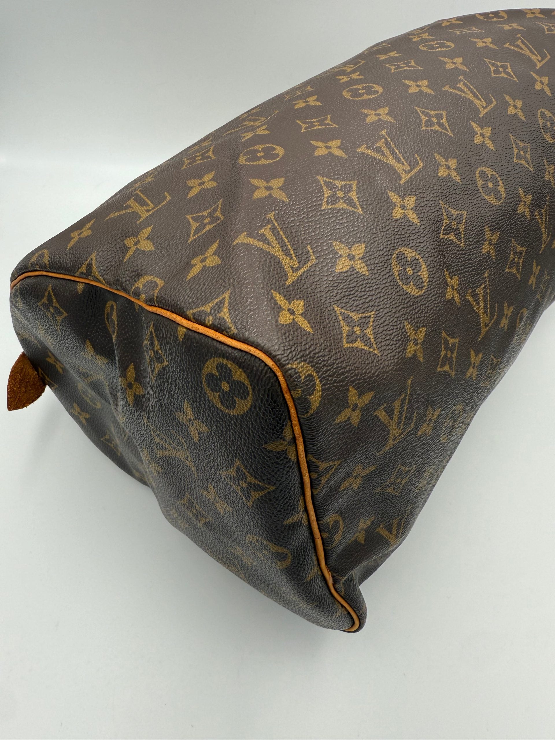 Louis Vuitton LOUIS VUITTON Speedy 40 Monogram Handbag