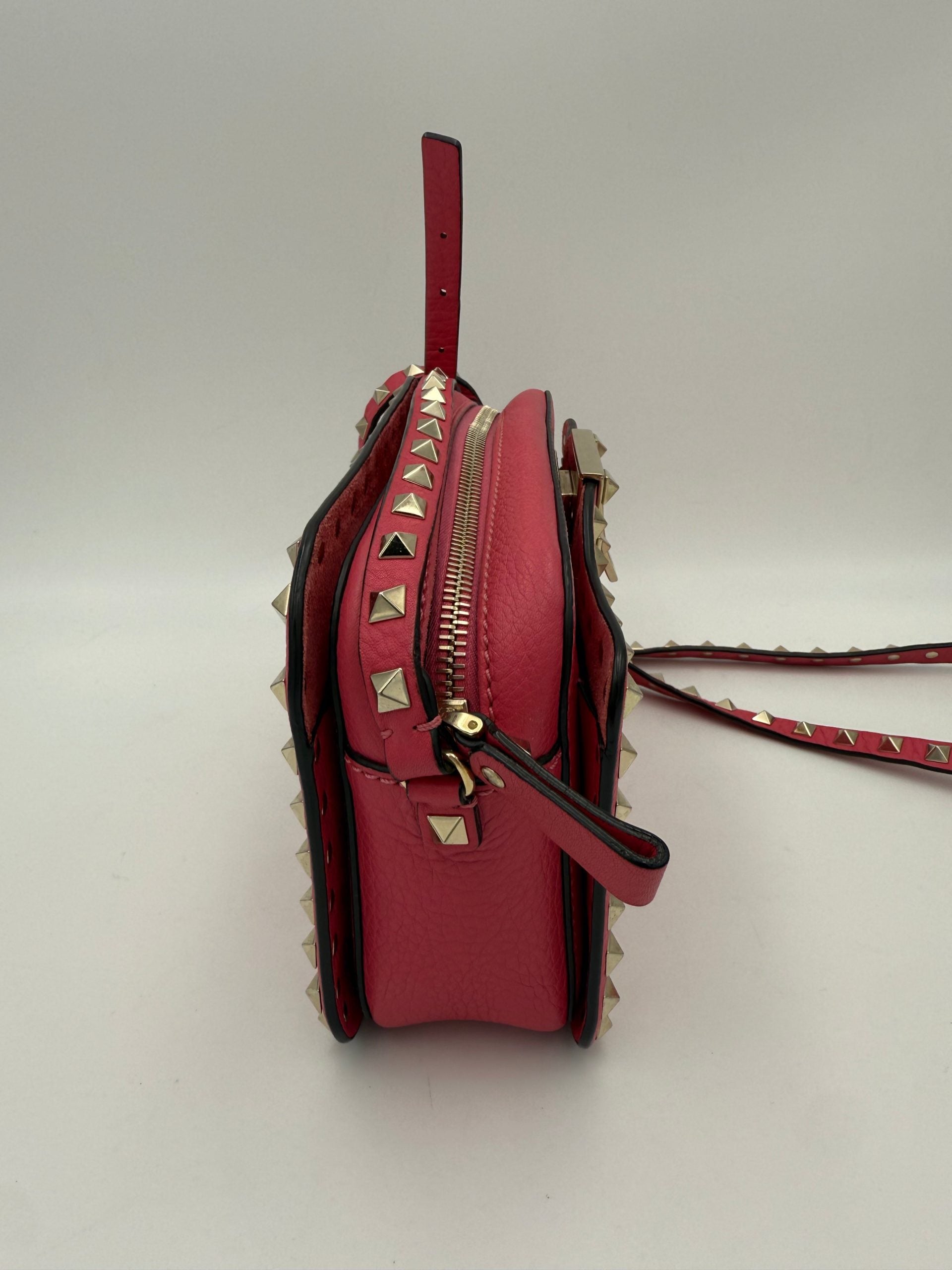 Valentino Garavani VALENTINO GARAVANI Rockstud Camera Bag Pink