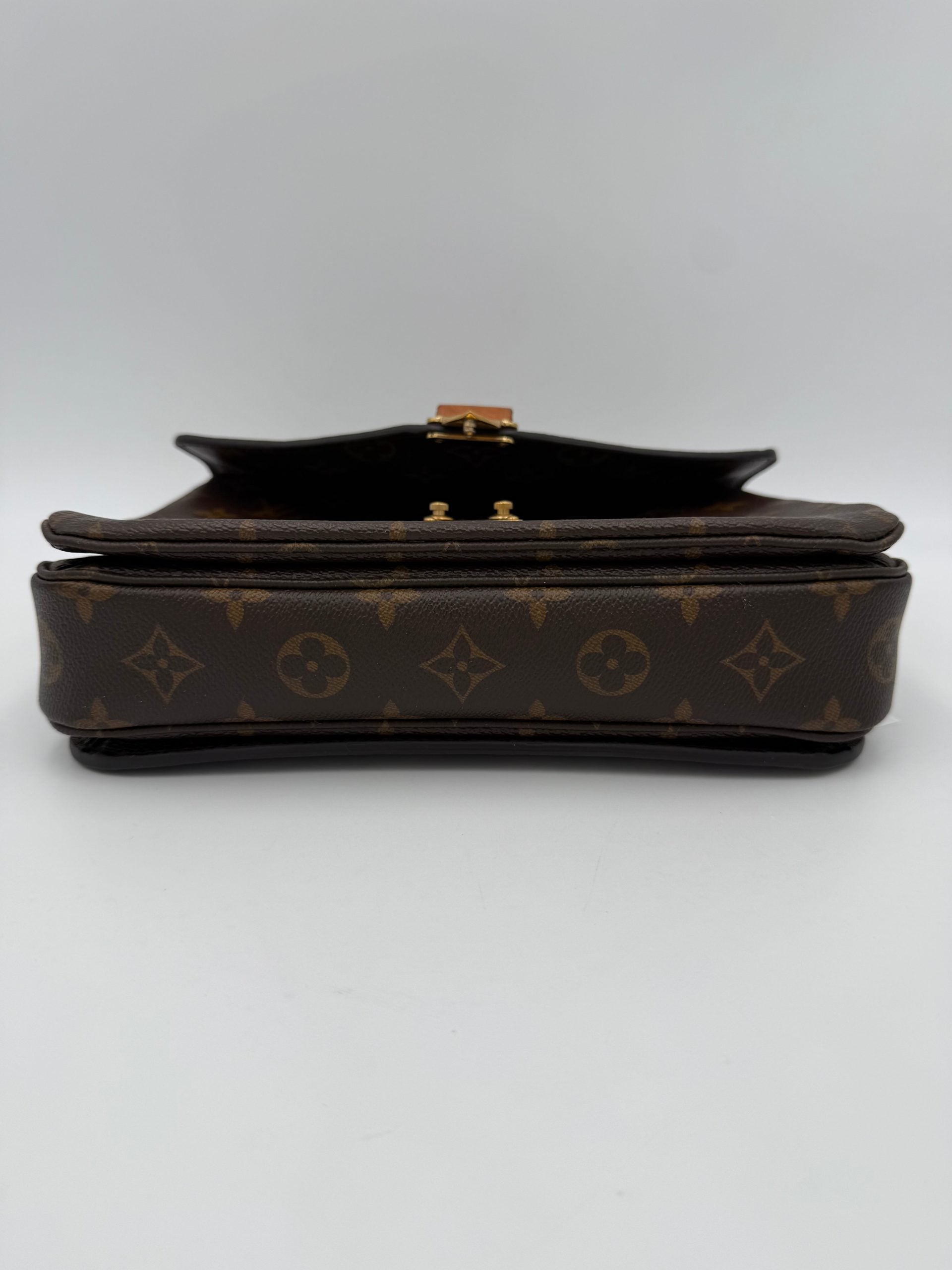 Louis Vuitton LOUIS VUITTON METIS Monogram Handbag
