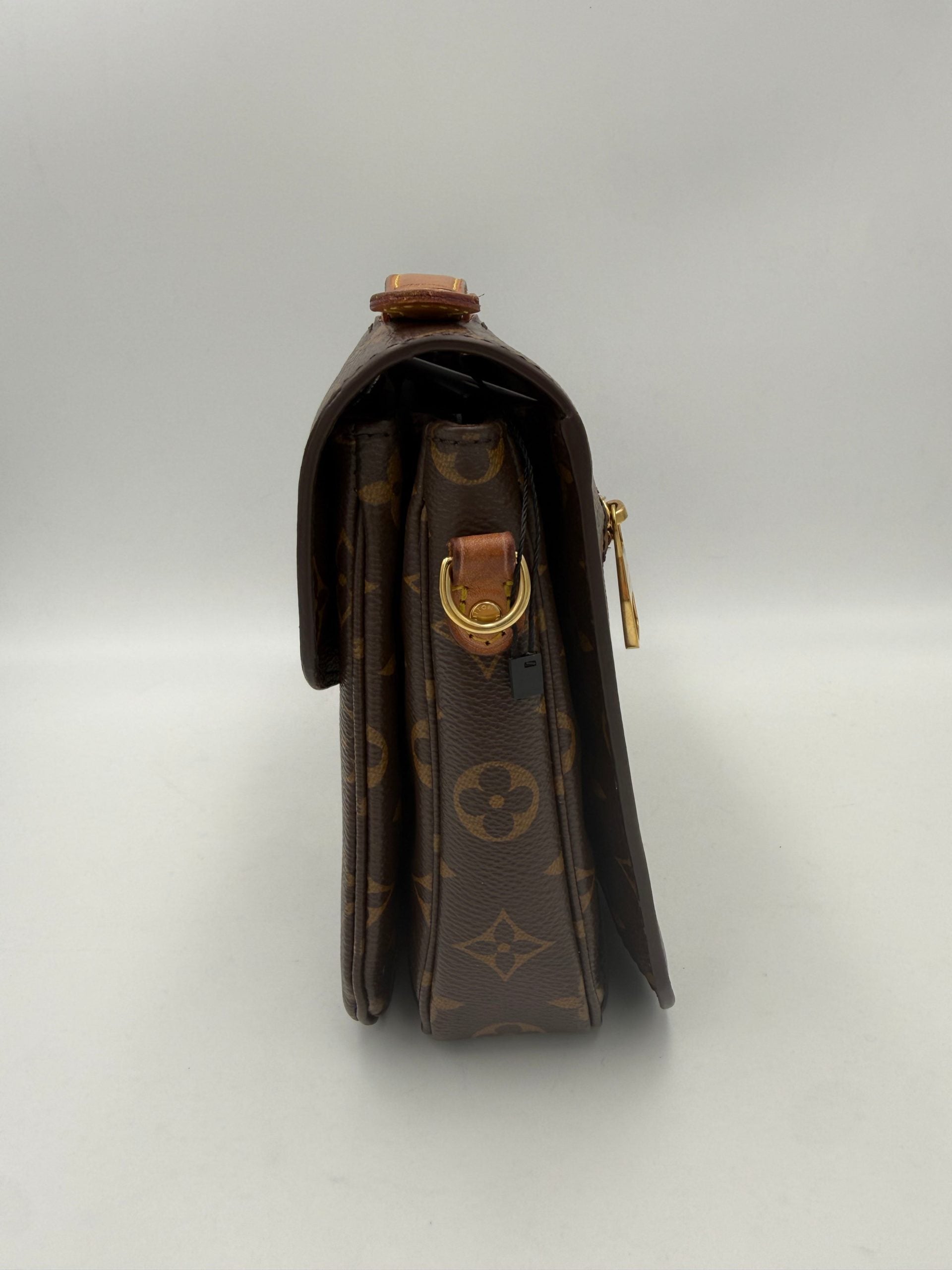 Louis Vuitton LOUIS VUITTON METIS Monogram Handbag