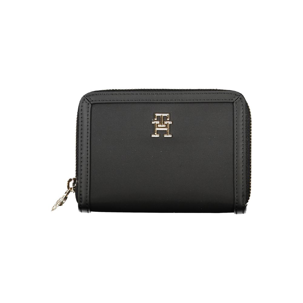 Tommy Hilfiger Elegant Zip Wallet with Ample Storage - Luxe Nova