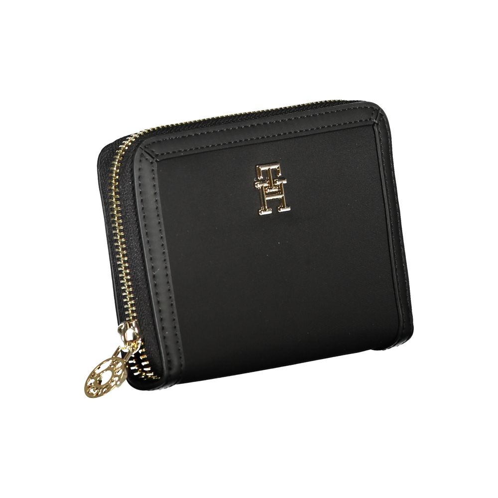 Tommy Hilfiger Elegant Zip Wallet with Ample Storage - Luxe Nova
